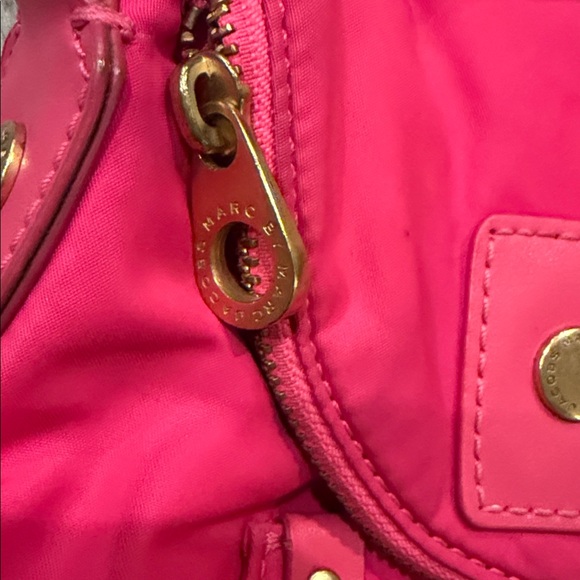 Marc Jacob’s pink vinyl bag - Picture 2 of 6